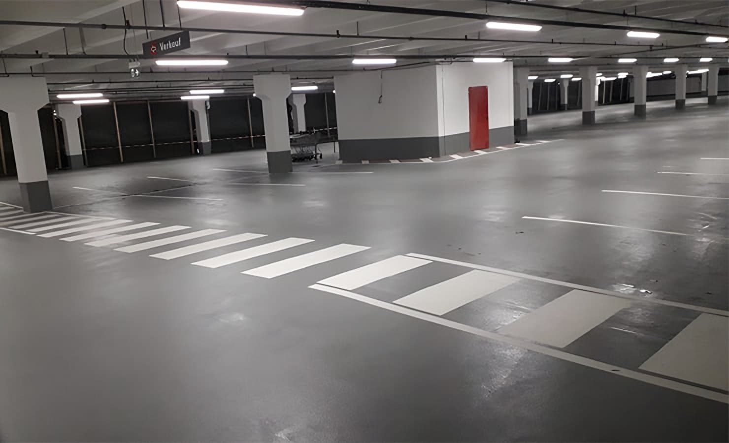 Tiefgarage Alsdorf nach der Instandsetzung mit neuer Beschichtung und Markierung